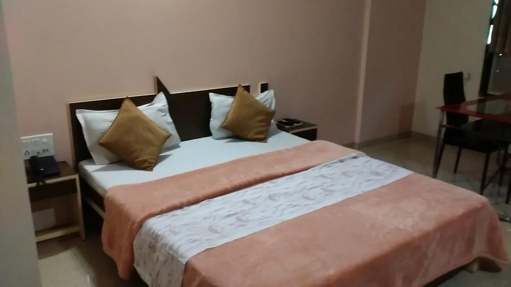 Hotel Sun Plaza Ankleshwar Eksteriør bilde