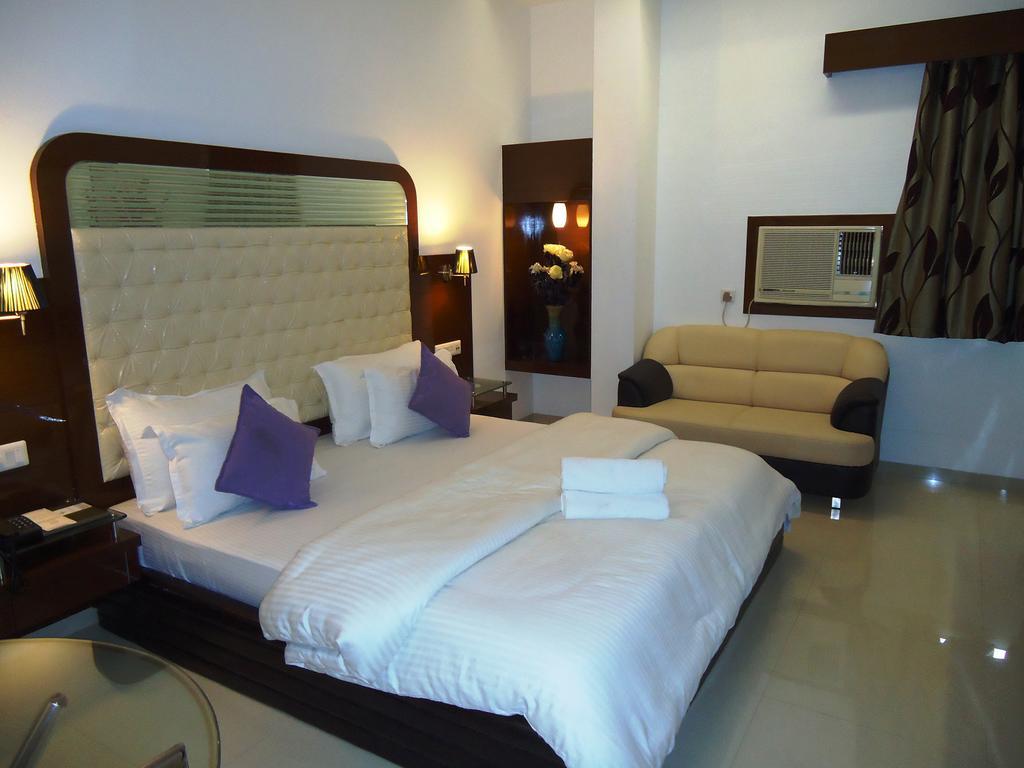 Hotel Sun Plaza Ankleshwar Eksteriør bilde
